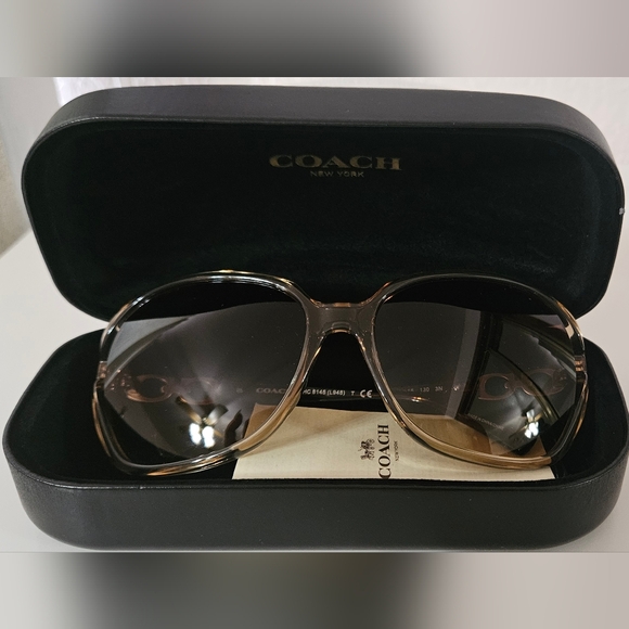 Coach sunglasses with case and cleaning cloth - Picture 1 of 3